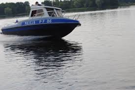 łódź motorowa na Jeziorsku