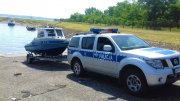 radiowóz woduje policyjną motorówkę na Jeziorsku