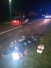 wypadek z udziałem motocyklistki w miejscowości Księża Wólka na terenie gminy Pęczniew.