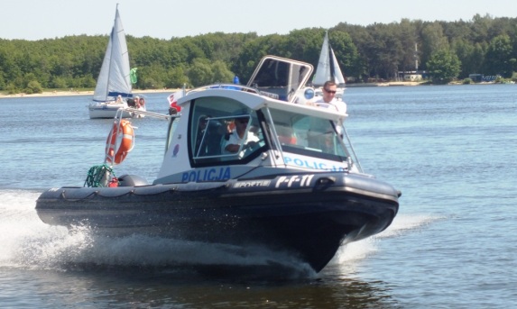 Policyjna łódź motorowa.