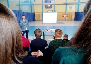 prezes Stowarzyszenia Rodzina Policyjna 1939 omawia losy funkcjonariuszy policji