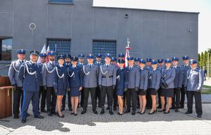 Święto Policji - zgromadzeni na placu funkcjonariusze.