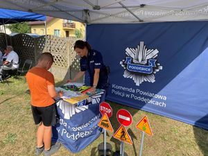 Policjanci podczas pikniku.