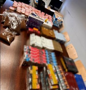 Zabezpieczone papierosy i tytoń.