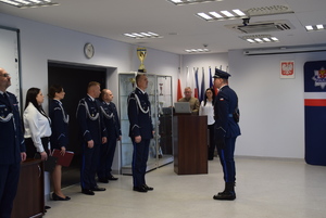 Uroczysta zbiórka na sali konferencyjnej Komendy w Poddębicach.
