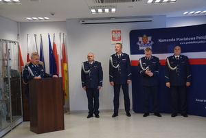 Uroczysta zbiórka na sali konferencyjnej Komendy w Poddębicach.