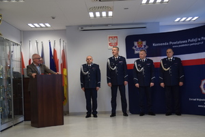 Uroczysta zbiórka na sali konferencyjnej Komendy w Poddębicach.