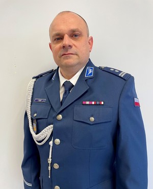 Zdjęcie sylwetki Komendanta.