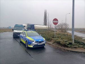 Radiowozy i ITD na drodze.