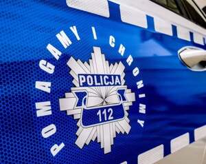 Logo Policji  z napisem Pomagamy i Chronimy.