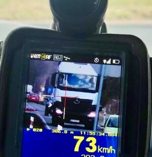 Zdjęcie pojazdu z urządzenia do pomiaru prędkości.