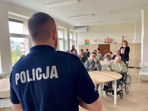 Spotkanie policjantów z pensjonariuszami.