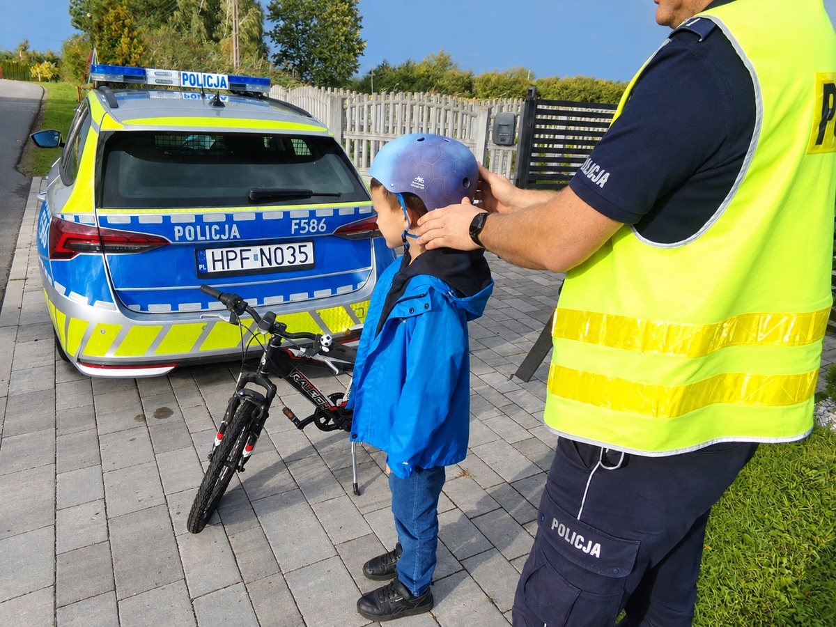 Policja w Poddębicach przeprowadziła akcję „Kask na głowie – bezpieczeństwo