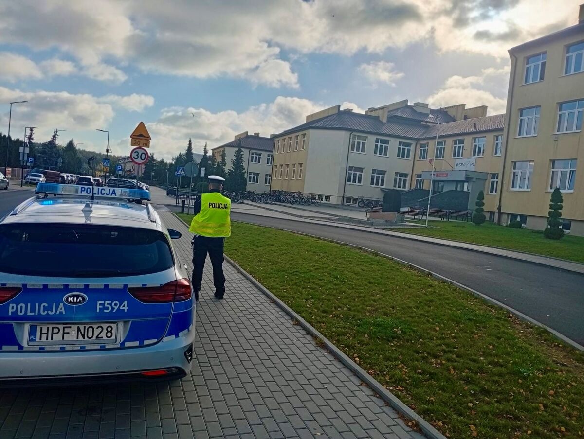Wzmożone kontrole policji w rejonach szkół w powiecie poddębickim